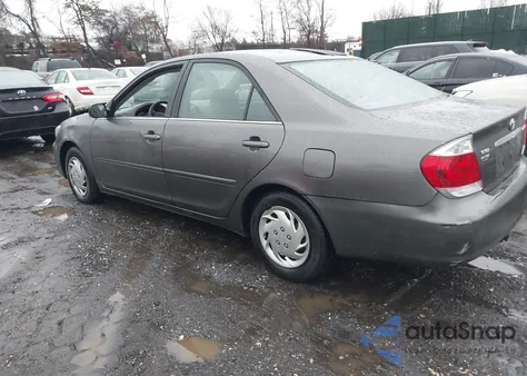 2005 Toyota Camry Le/Se/Std/Xle z USA, uszkodzony, nr VIN 4T1BE32K55U545469